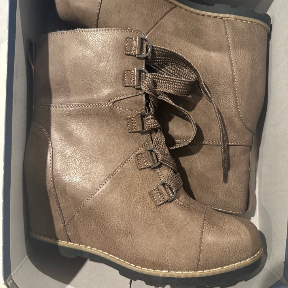 Universal Thread Taupe Lace Up Boots
